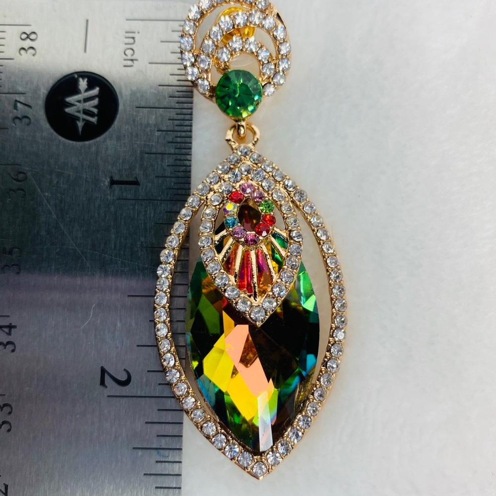 Beautiful multicolored Crystal drop earrings NWOT